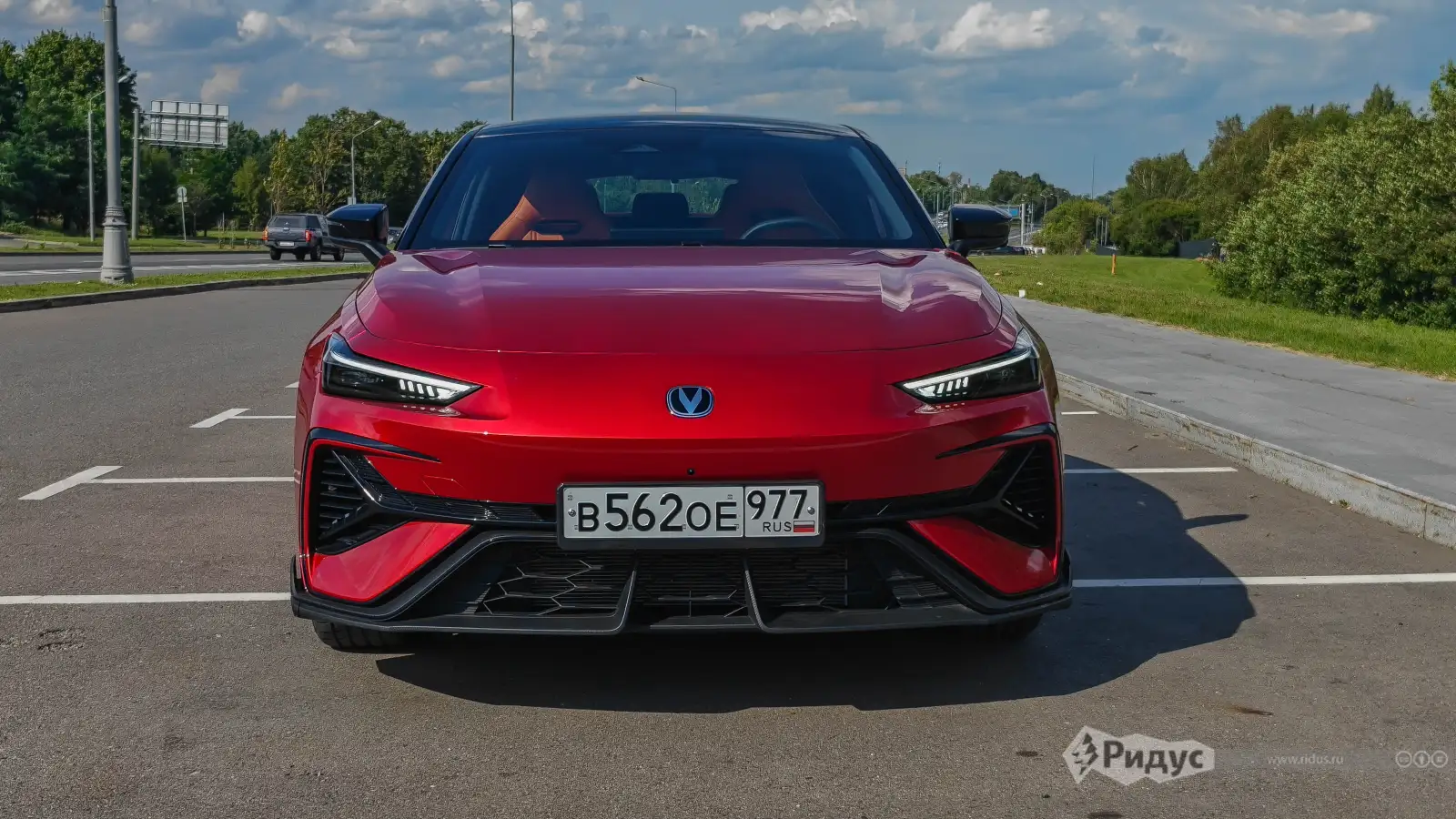Changan UNI–V, вид спереди. 