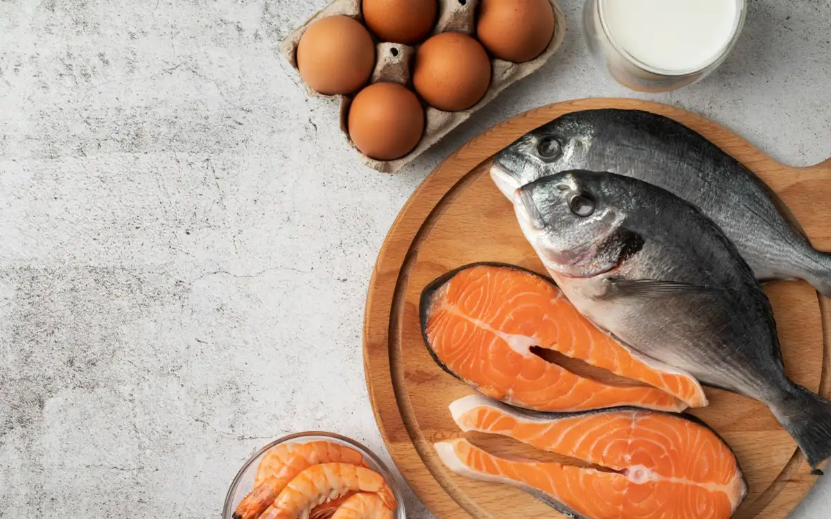 Яйца, рыба, морепродукты.