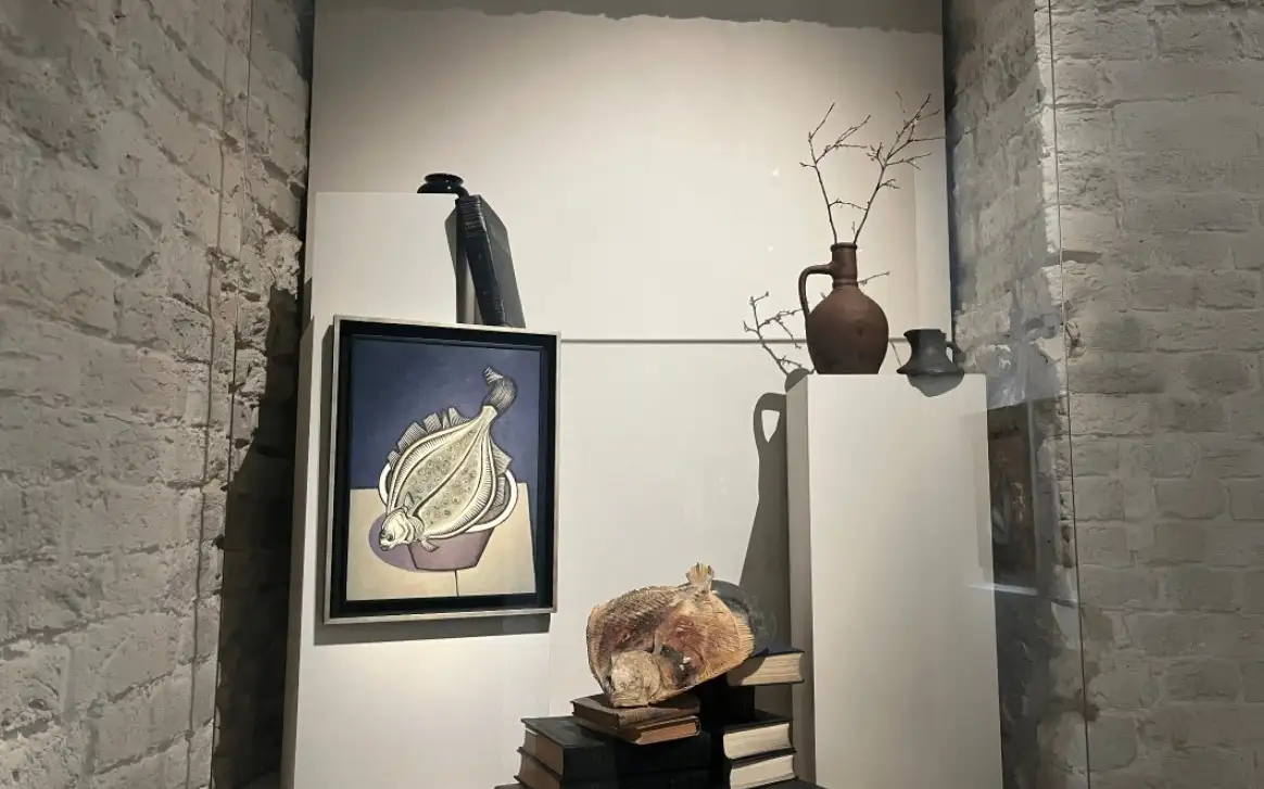 Фрагмент экспозиции выставки «Равновесие неравного» Дмитрия Краснопевцева в ЦСИ AZ/ART.