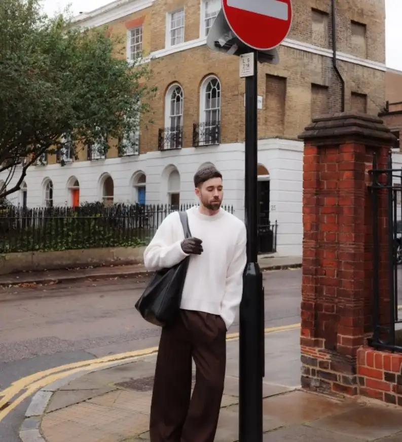 Сочетание белого и коричневого.