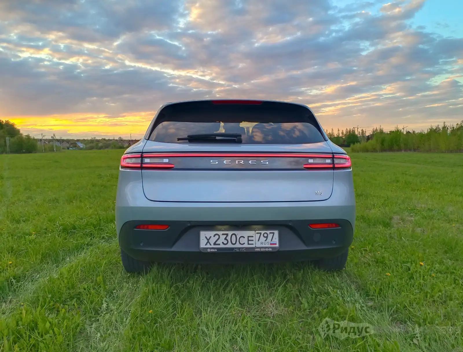 SERES M5, вид сзади. SERES M5, вид сзади.