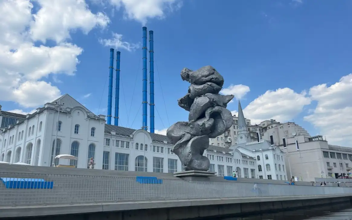 Скульптурная композиция «Большая глина № 4».