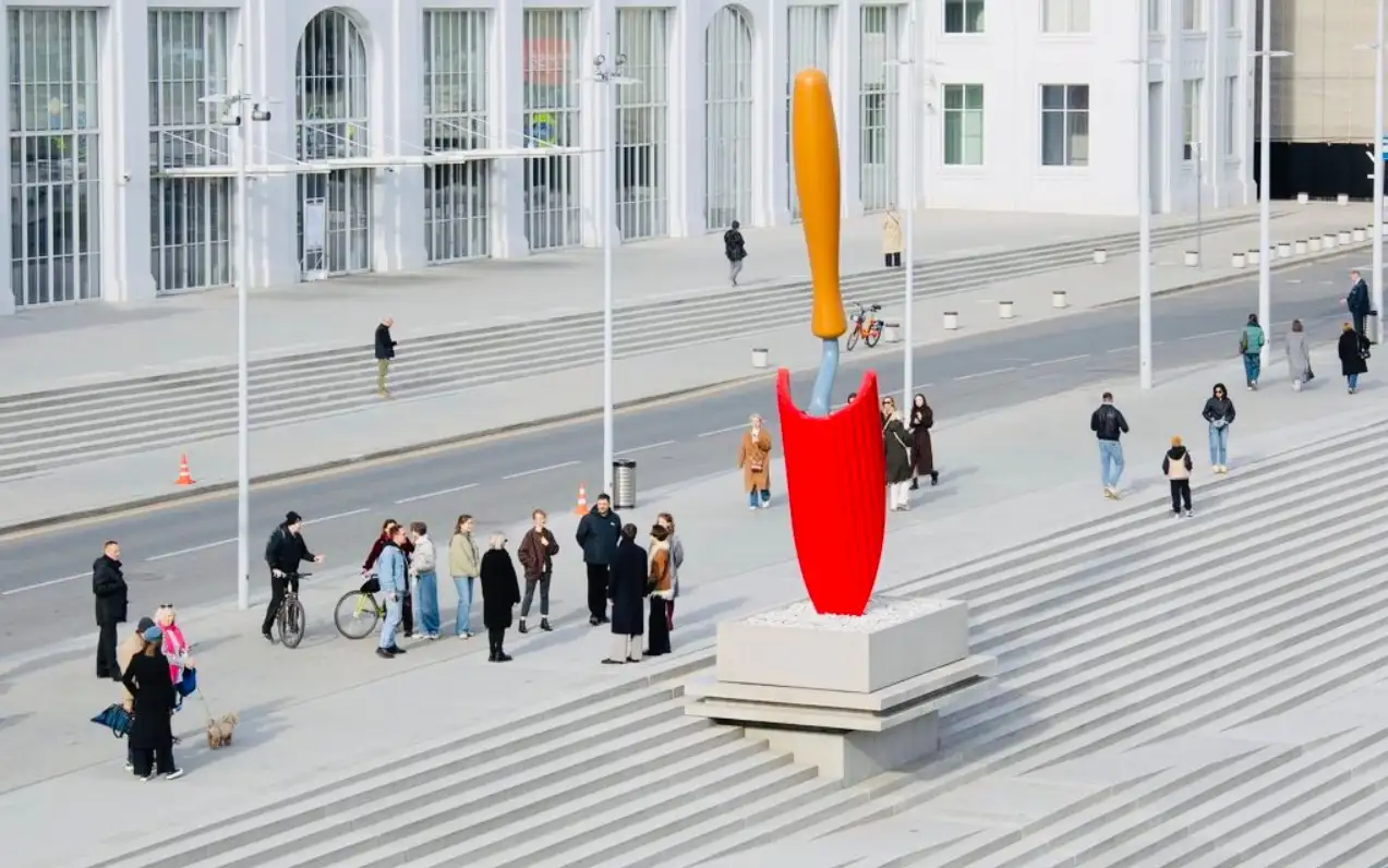 Скульптура «Садовая лопатка».