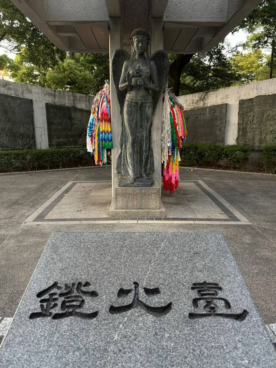 Детский монумент мира в Хиросиме. Памятник, посвященный девочке Садако Сасаки и тысячам других детей, погибших от атомной бомбардировки, г. Хиросима
