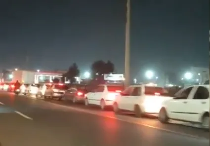 Очередь на АЗС в Тегеране в ночь со вторника на среду. 