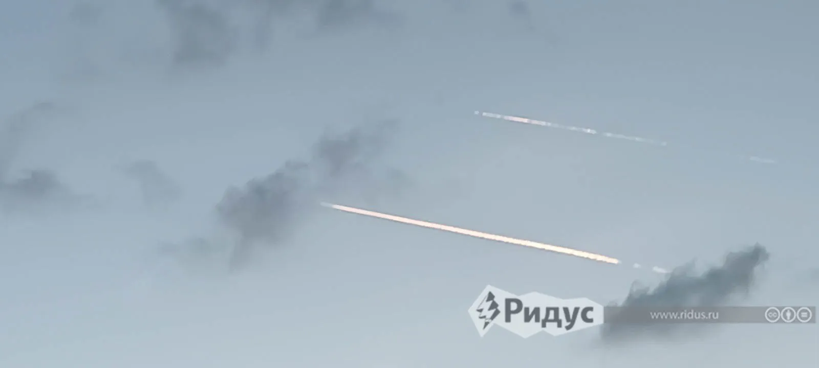 Бейрут 02.10.2024. Пара израильских самолетов в небе. 