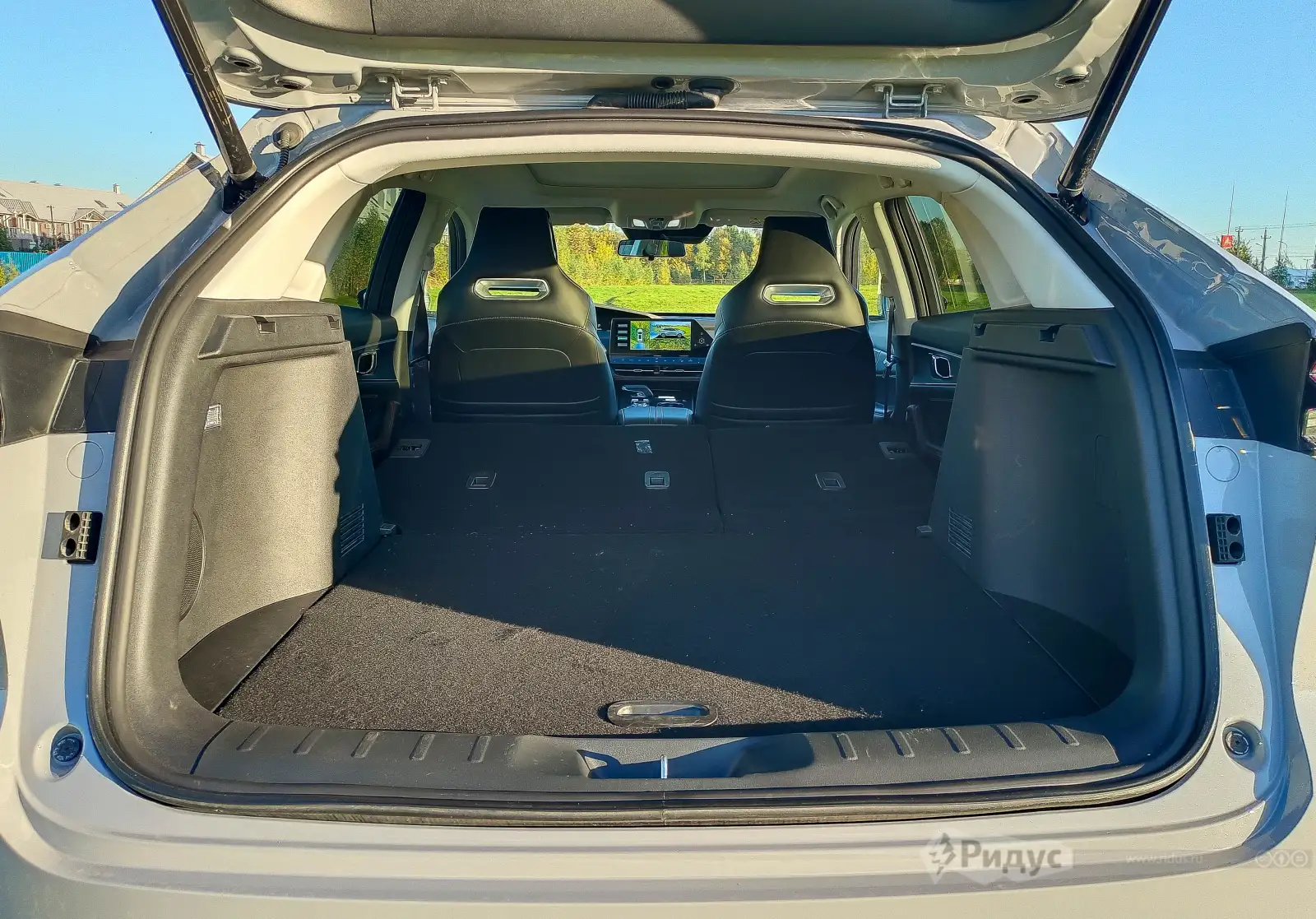 Changan UNI-K, грузовое отделение при разложенных задних сиденьях.  