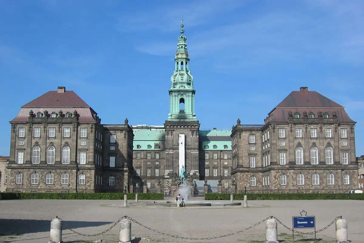 Дворец Кристиансборг — резиденция датского парламента