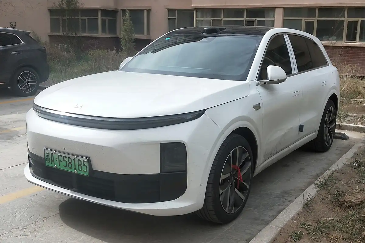 Китайский гибрид Li Auto L6. 