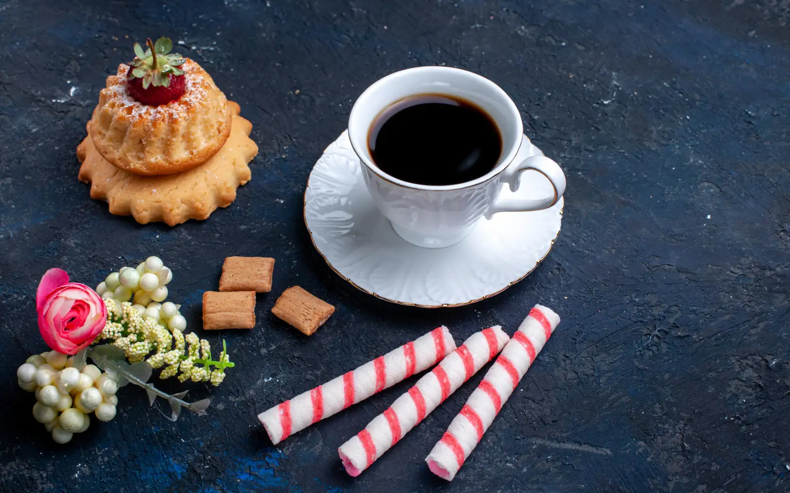 Кофе с десертом.