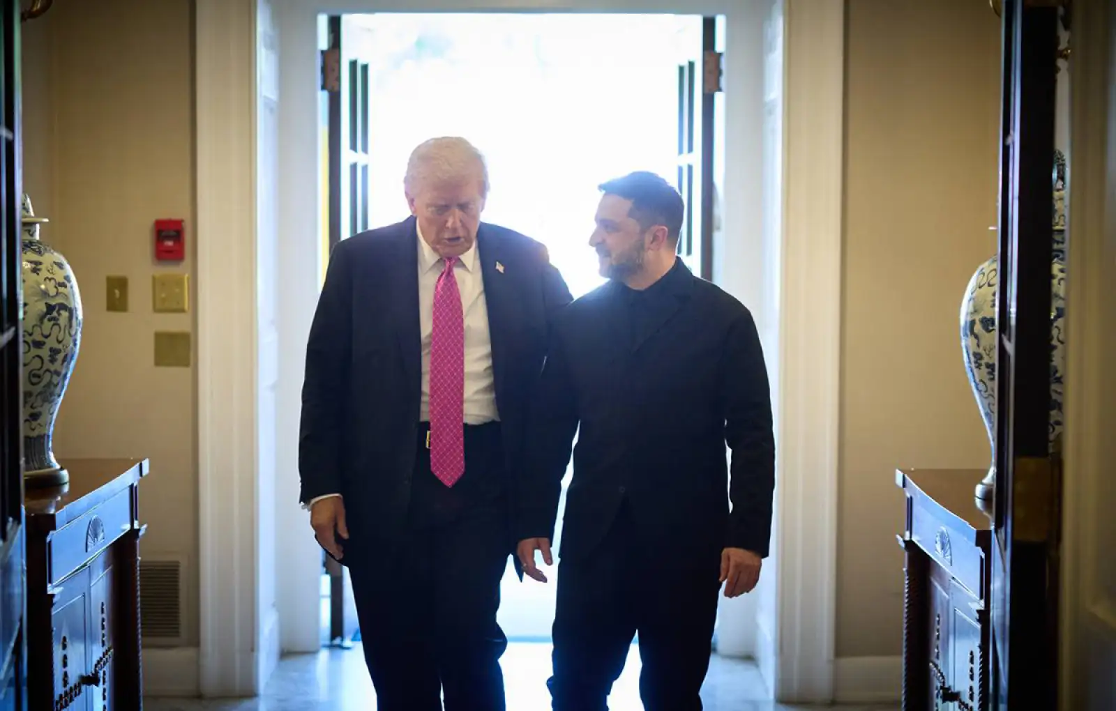 Дональд Трамп и Владимир Зеленский.   