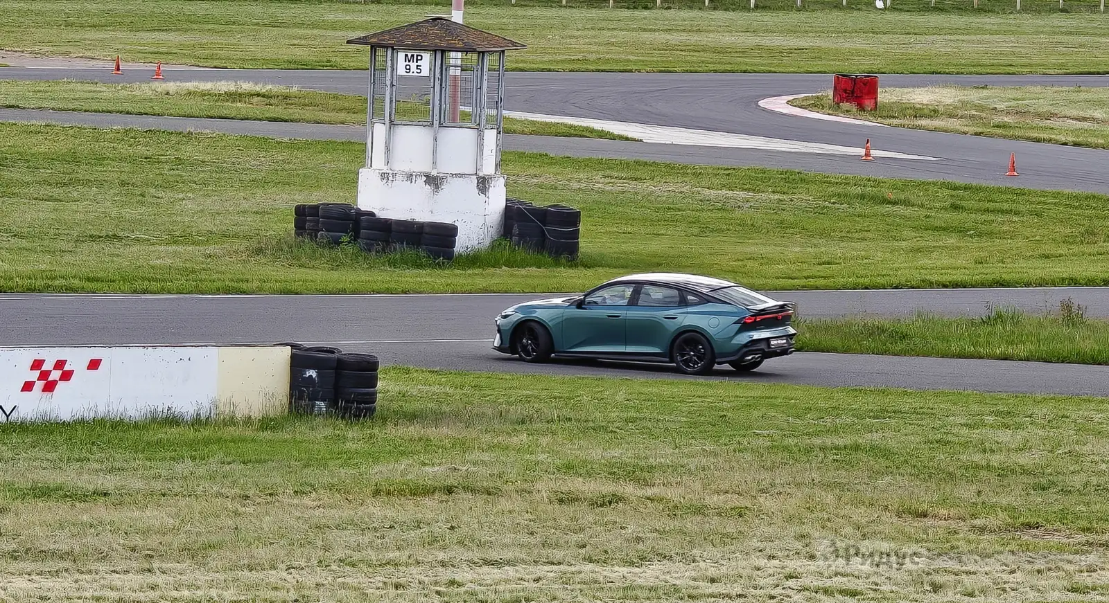 Новый Changan UNI–V на автодроме ADM Raceway. 
