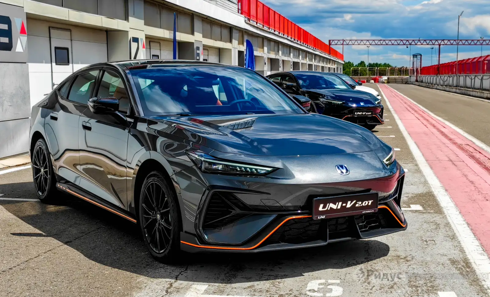 Новый Changan UNI–V на автодроме ADM Raceway. 