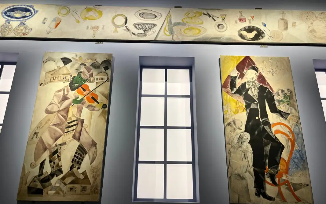 Фрагмент экспозиции выставки «Марк Шагал. Радость земного притяжения».