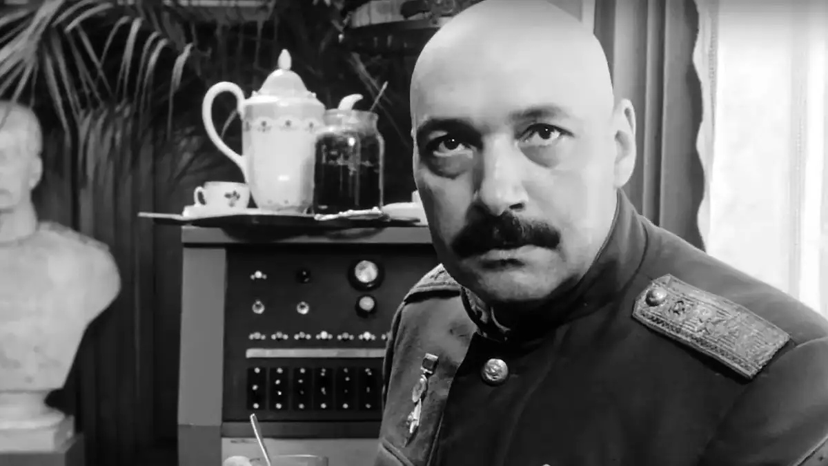 Кадр из фильма «Хрусталёв, машину!»