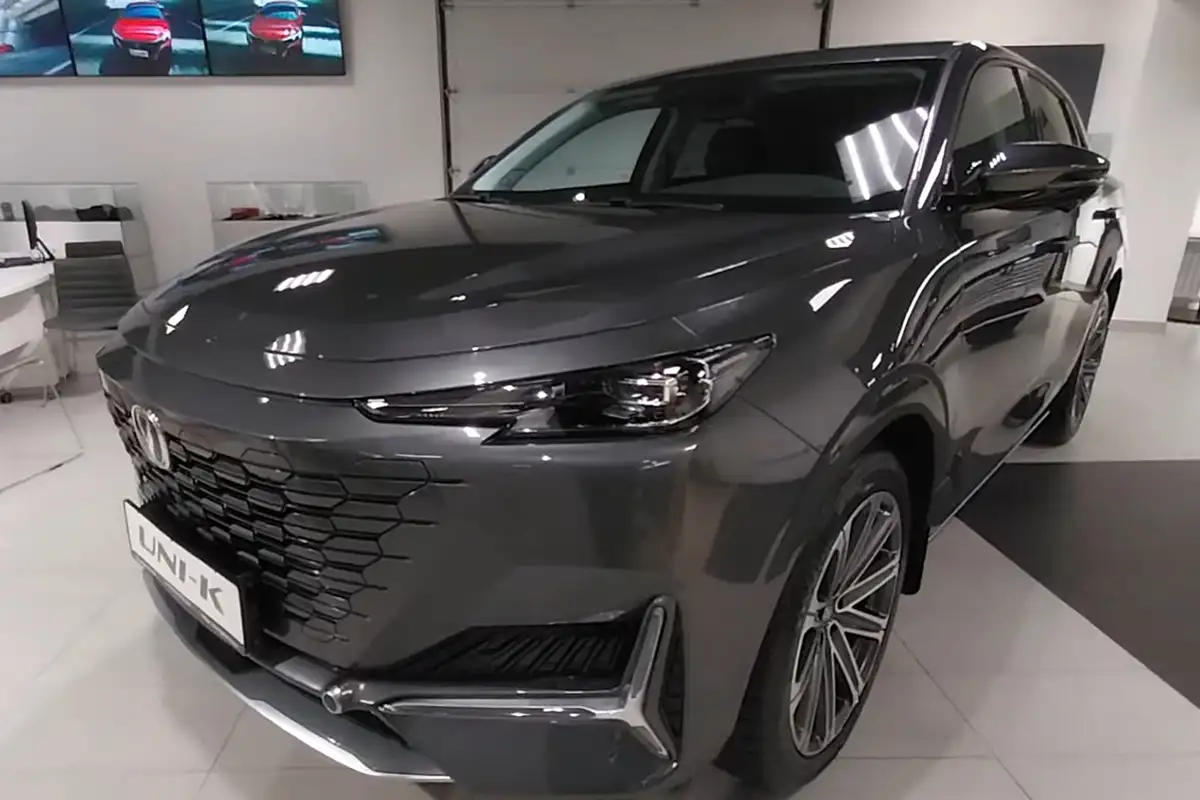 Автосалон Changan. 