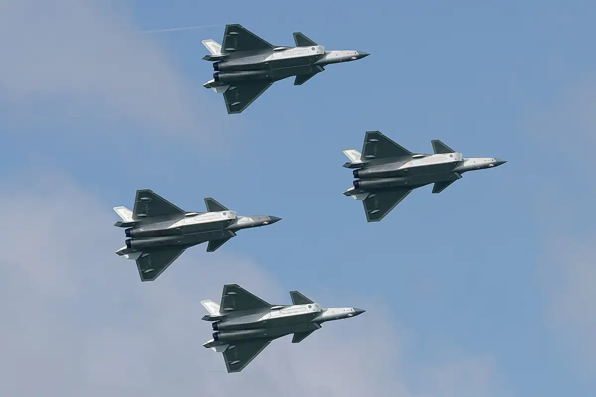 Истребители J-20. 