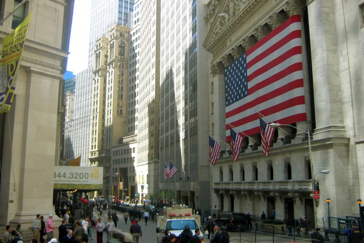 Уолл-стрит - исторический центр Финансового квартала Нью-Йорка