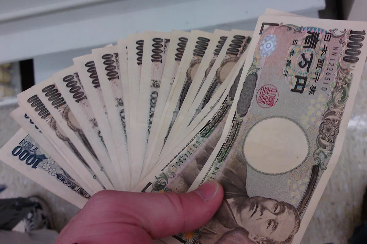 Японские иены