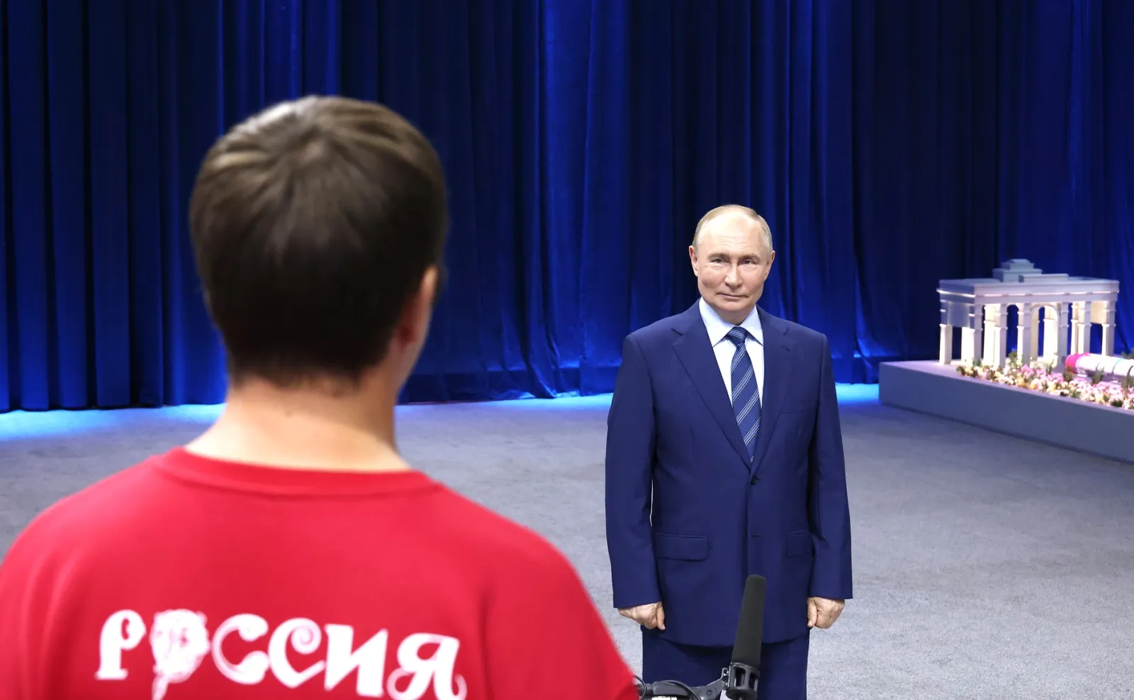 Владимир Путин на встрече с организаторами выставки