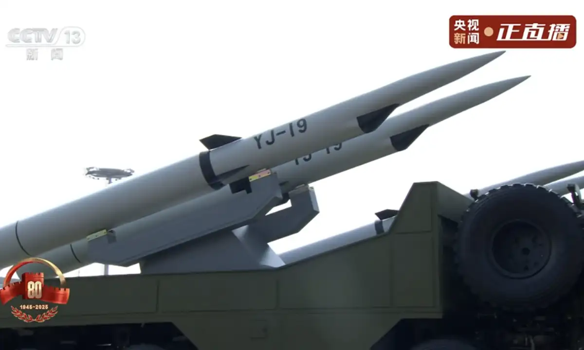Гиперзвуковая противокорабельная ракета YJ-19 демонстрируется на военном параде в честь Дня Победы в Китае 3 сентября 2025 года. 