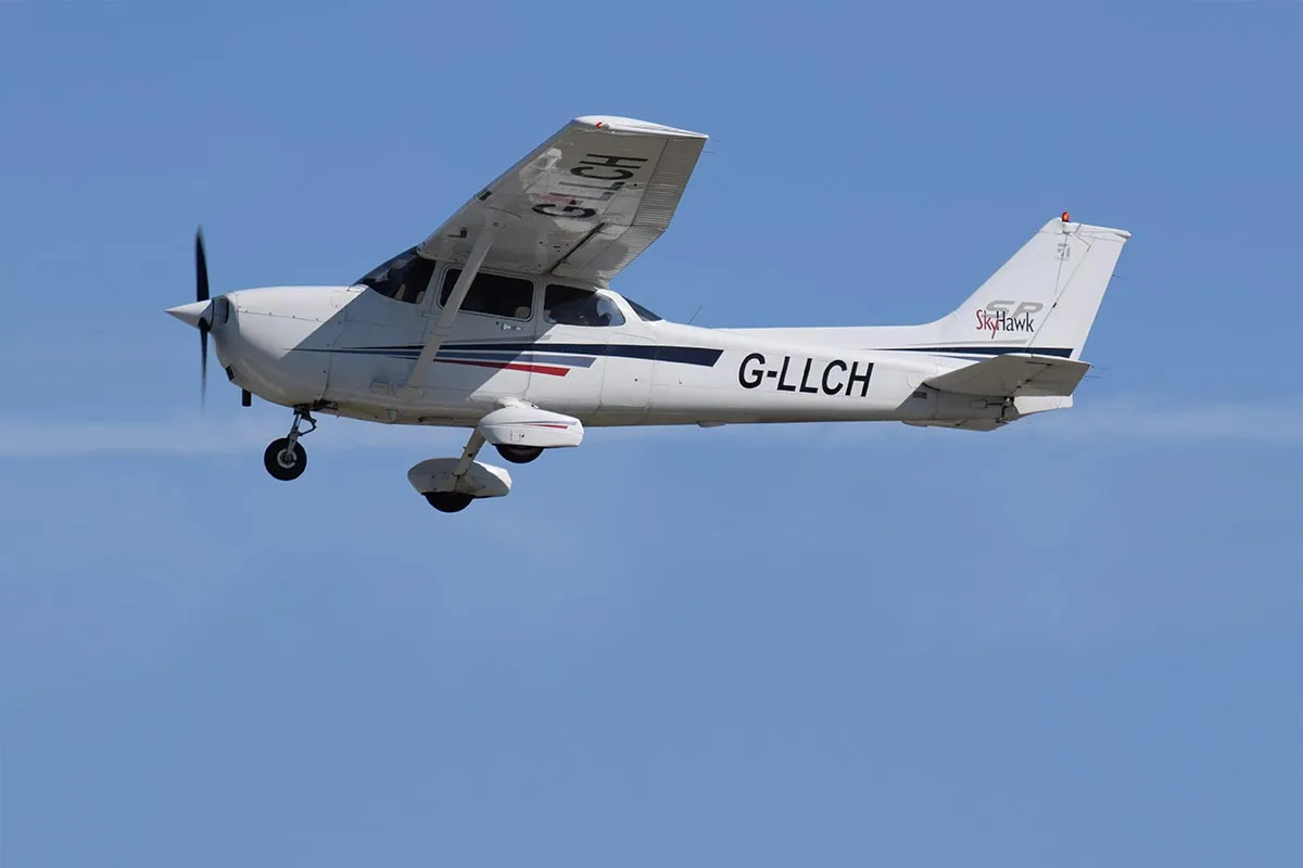 Легкомоторный самолет серии Cessna-172. Легкомоторный самолет серии Cessna-172.