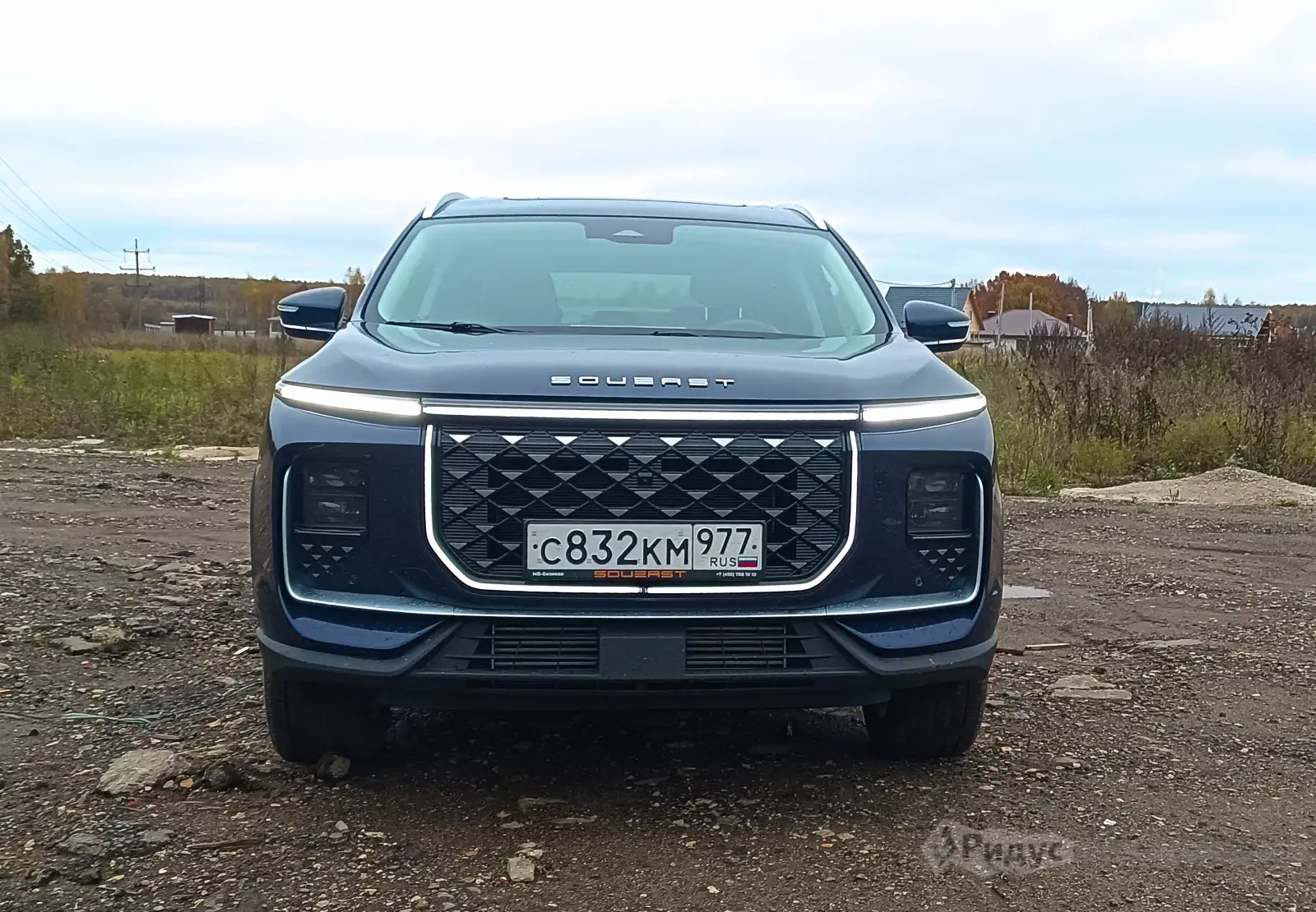 Soueast S09, вид спереди.  