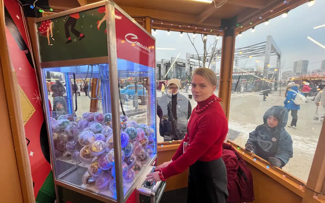 Павильон советских игровых автоматов на фестивале «Стиляги. Зимняя дискотека» (2025) в Парке «Ходынское поле».