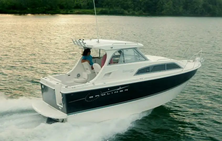 Круизный катер Bayliner 246 Discovery. Круизный катер Bayliner 246 Discovery.