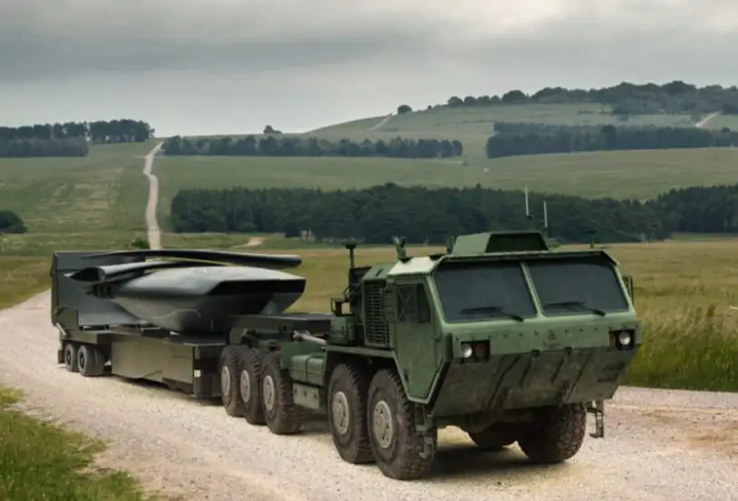 X-Bat, перевозится на пусковом трейлере.   