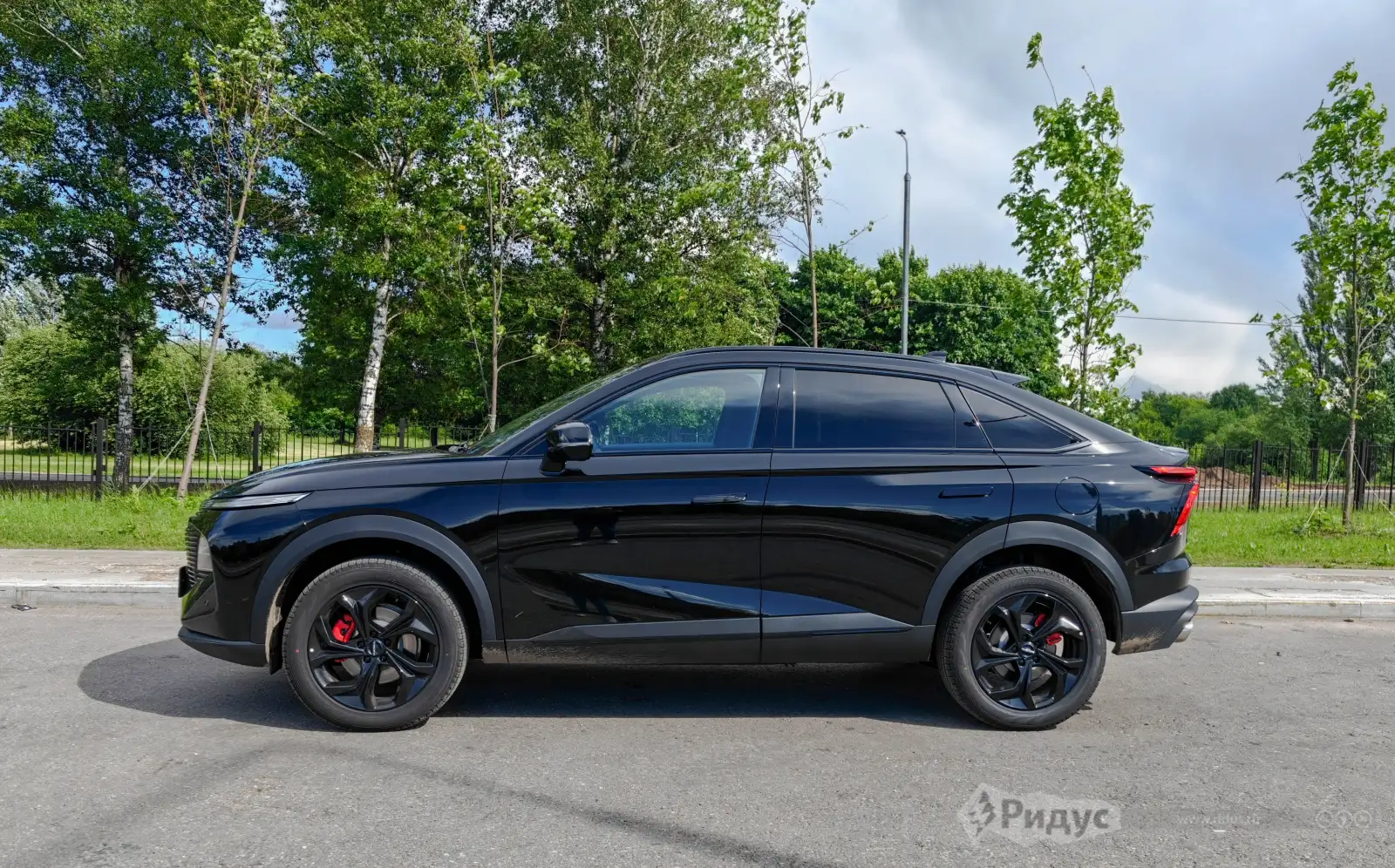 HAVAL F7х, вид сбоку.  