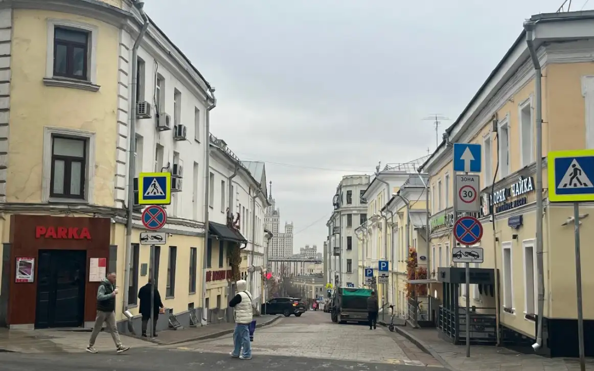 Узкие улицы Китай-города словно зовут на прогулку. 