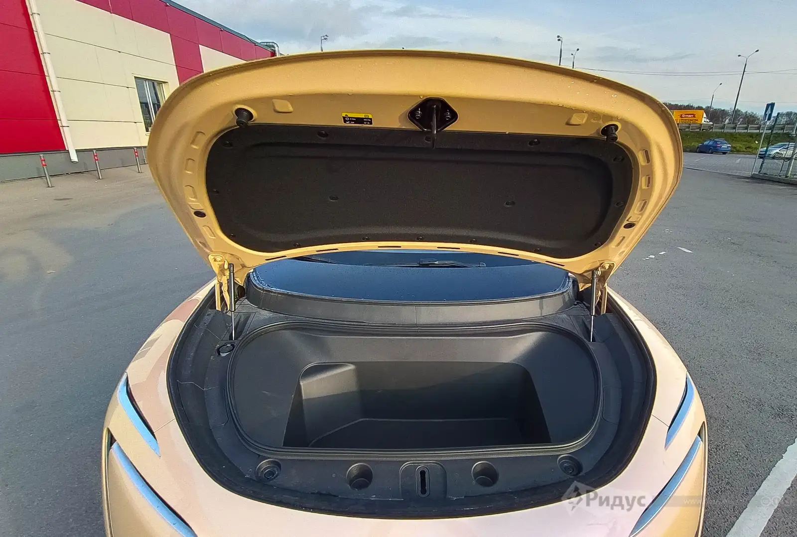 AVATR 11, передний багажник.  