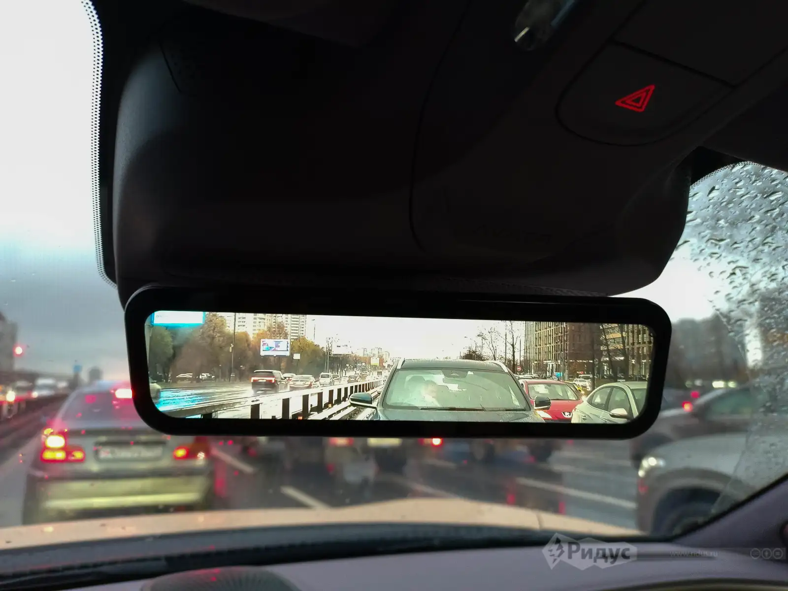 AVATR 11, салонное зеркало заднего вида в режиме экрана.  