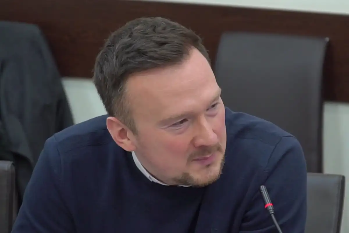 Денис Балакирев, руководитель пресс-службы сервиса кикшеринга Whoosh (ВУШ). 