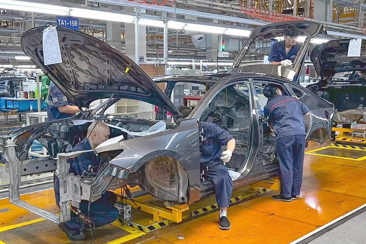 Автомобильный завод в Китае. Автомобильный завод в Китае.