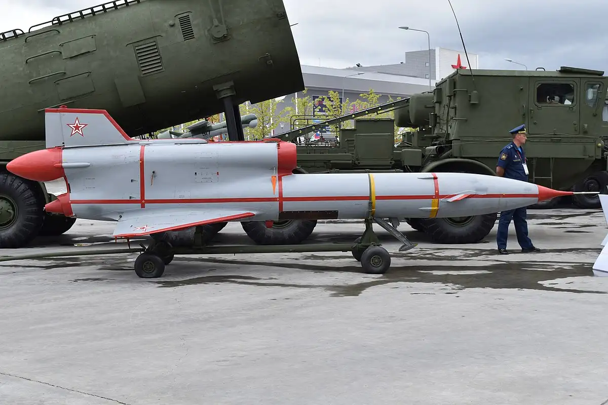 Ту-143