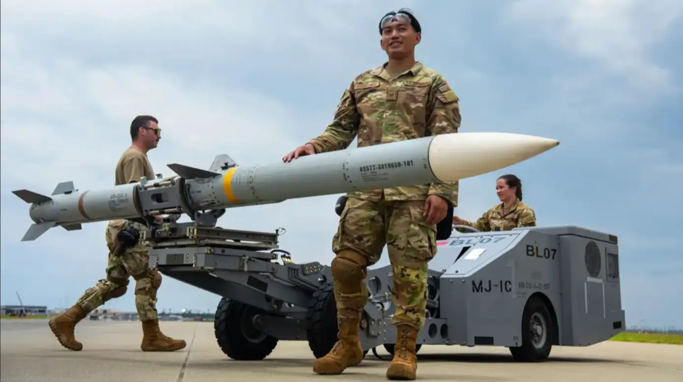 Ракета AIM-120 AMRAAM. 