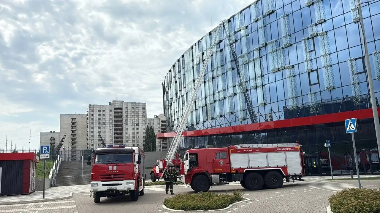 После удара ВСУ по спорткомплексу в Белгороде После удара ВСУ по спорткомплексу в Белгороде
