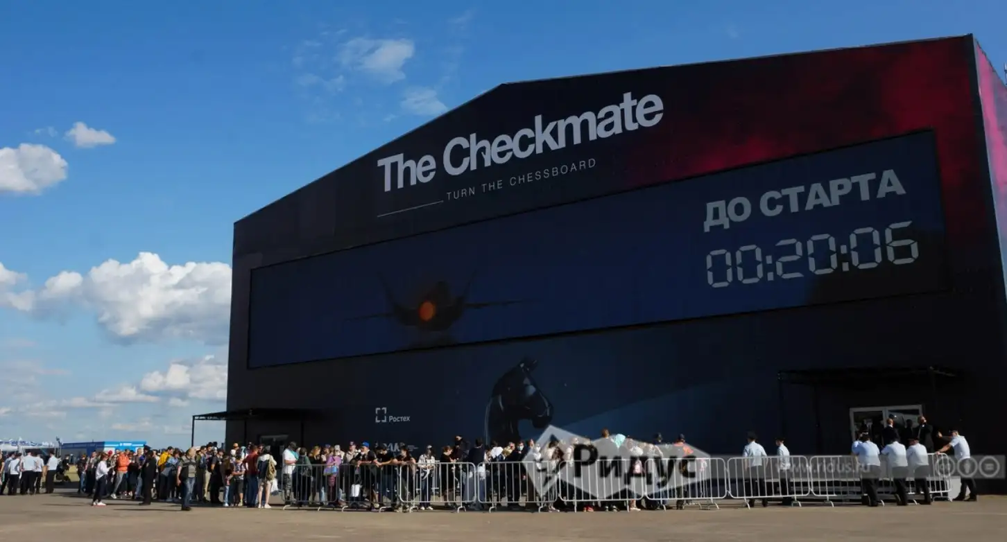 Специально построенный павильон на МАКС-2021 для Су-75 Checkmate. 