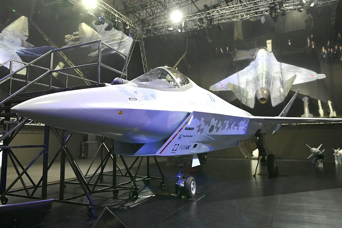 Самолет Су-75. Самолет Су-75.