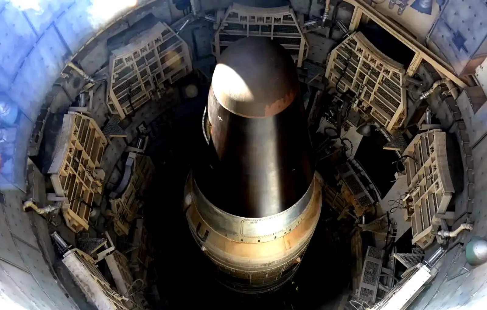 Дотком: президент США Байден может использовать ядерное оружие против России