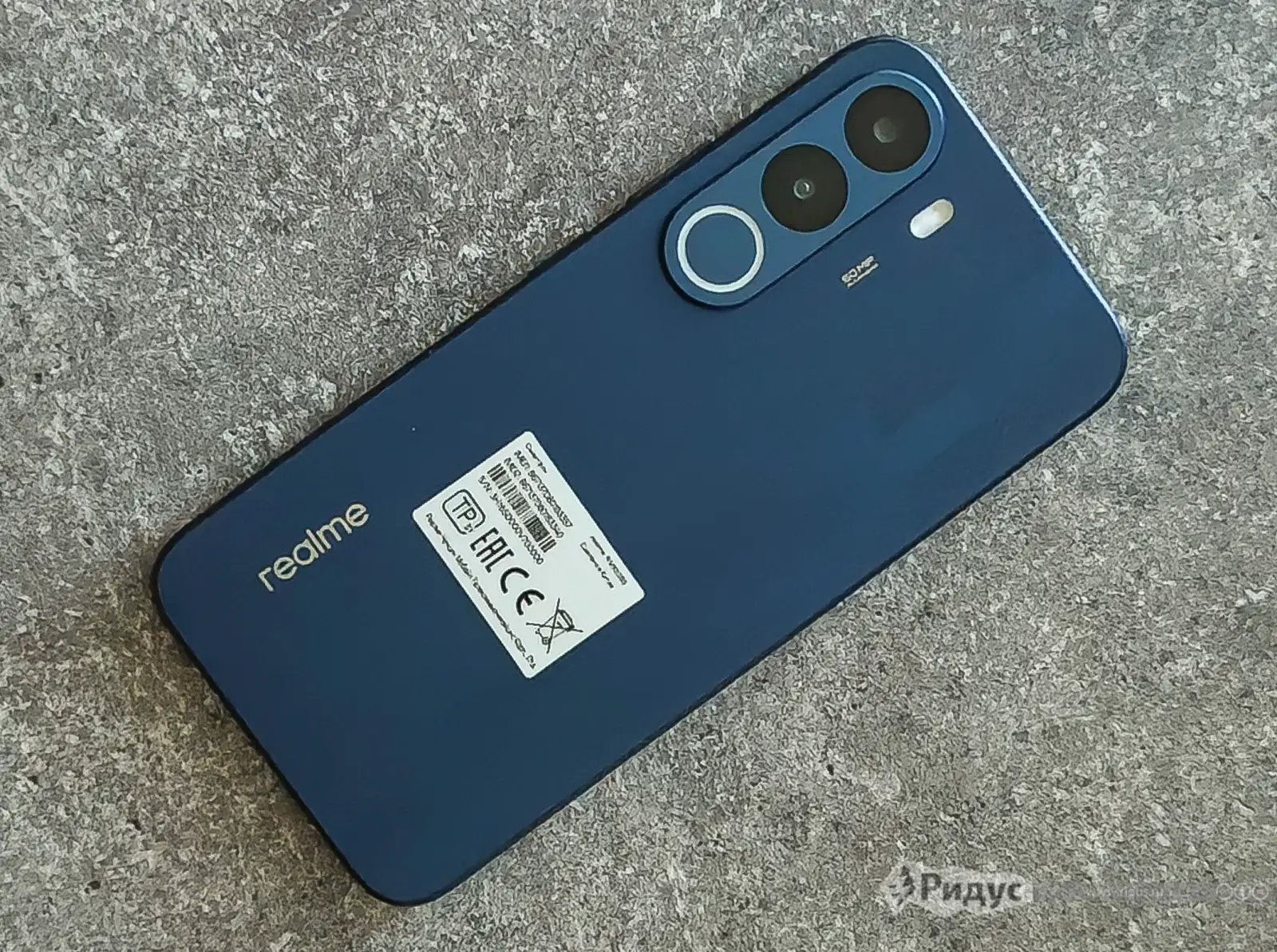 Смартфон realme P4x. 