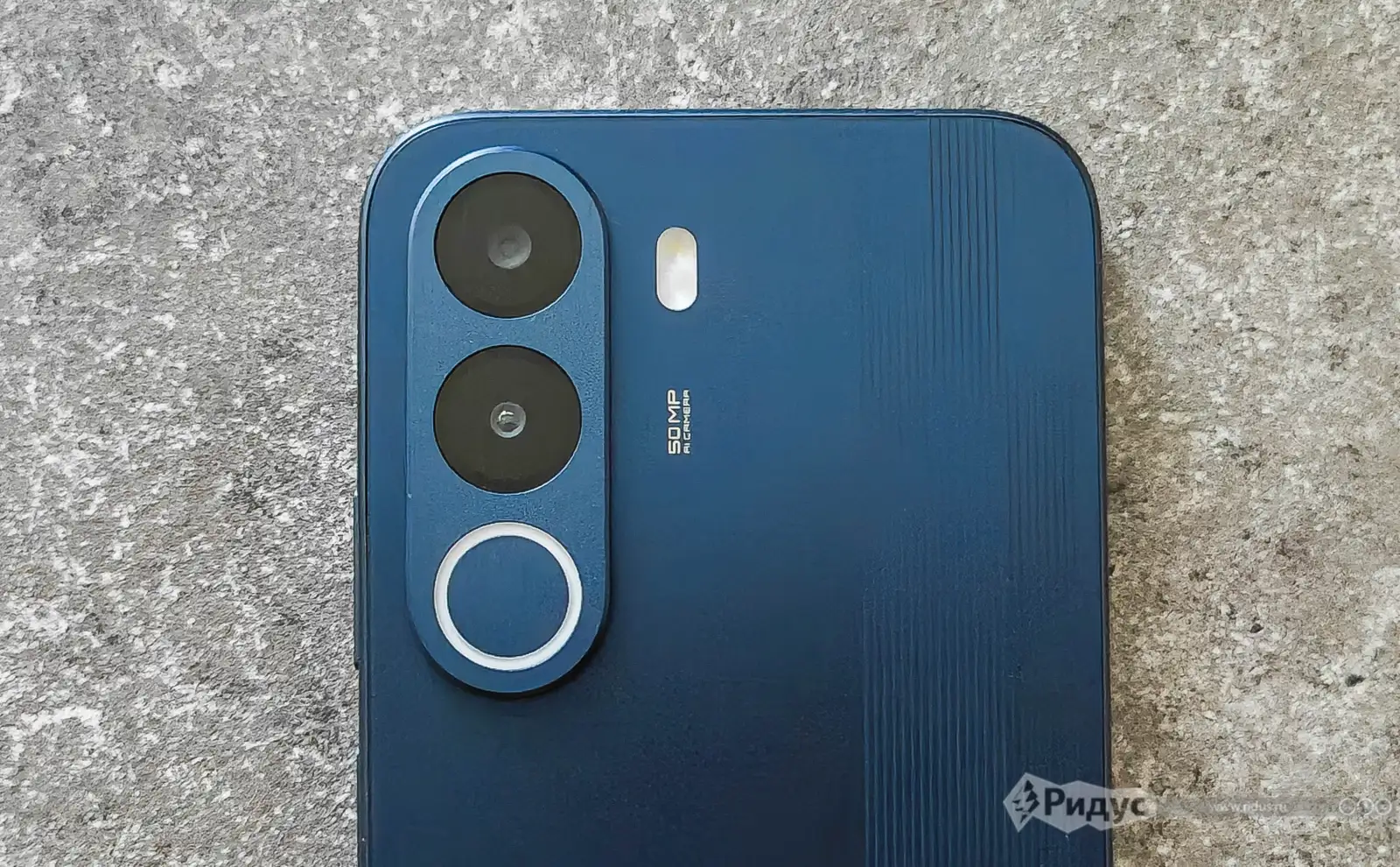 Смартфон realme P4x. 