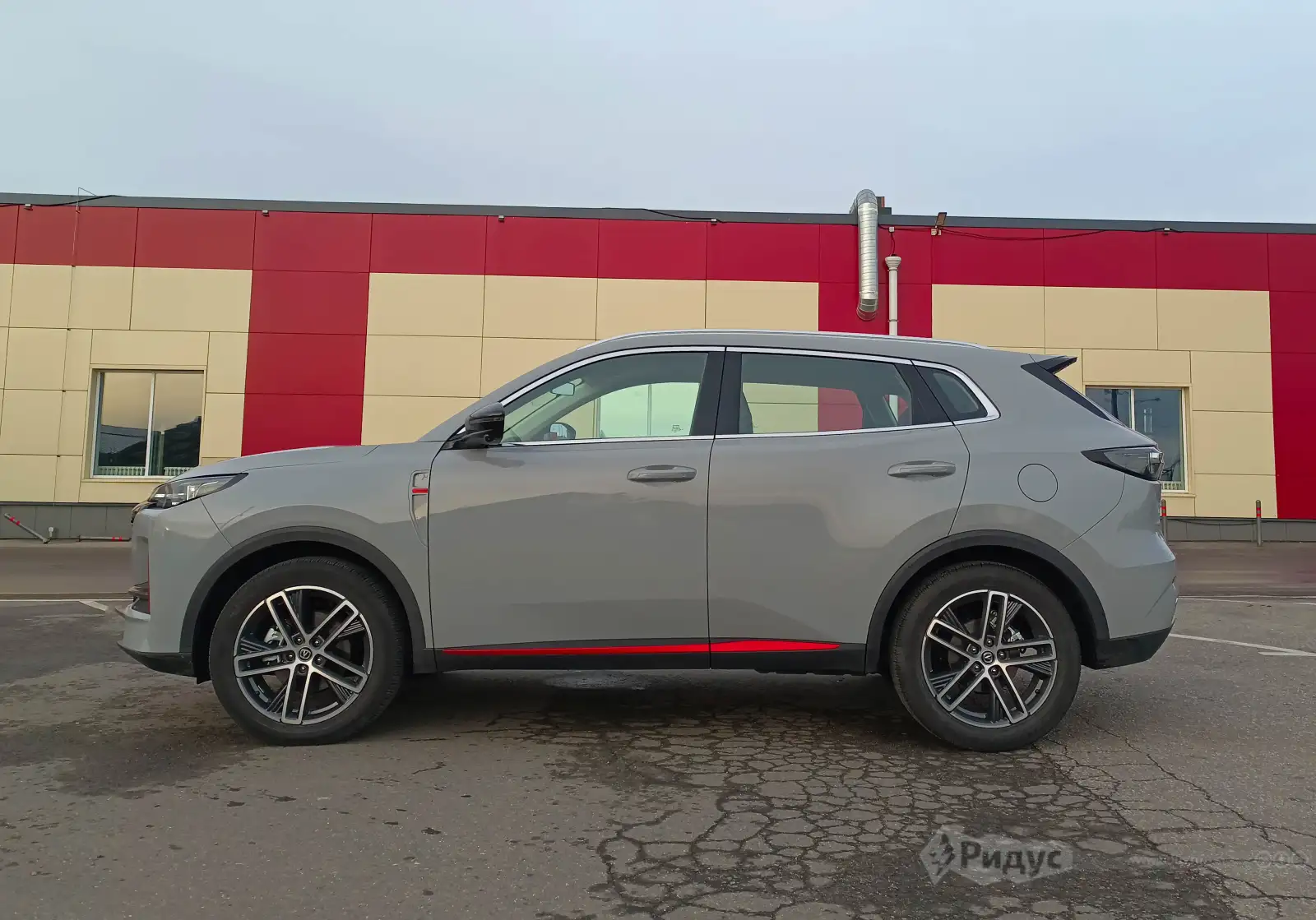 Changan UNI-S, вид сбоку.  