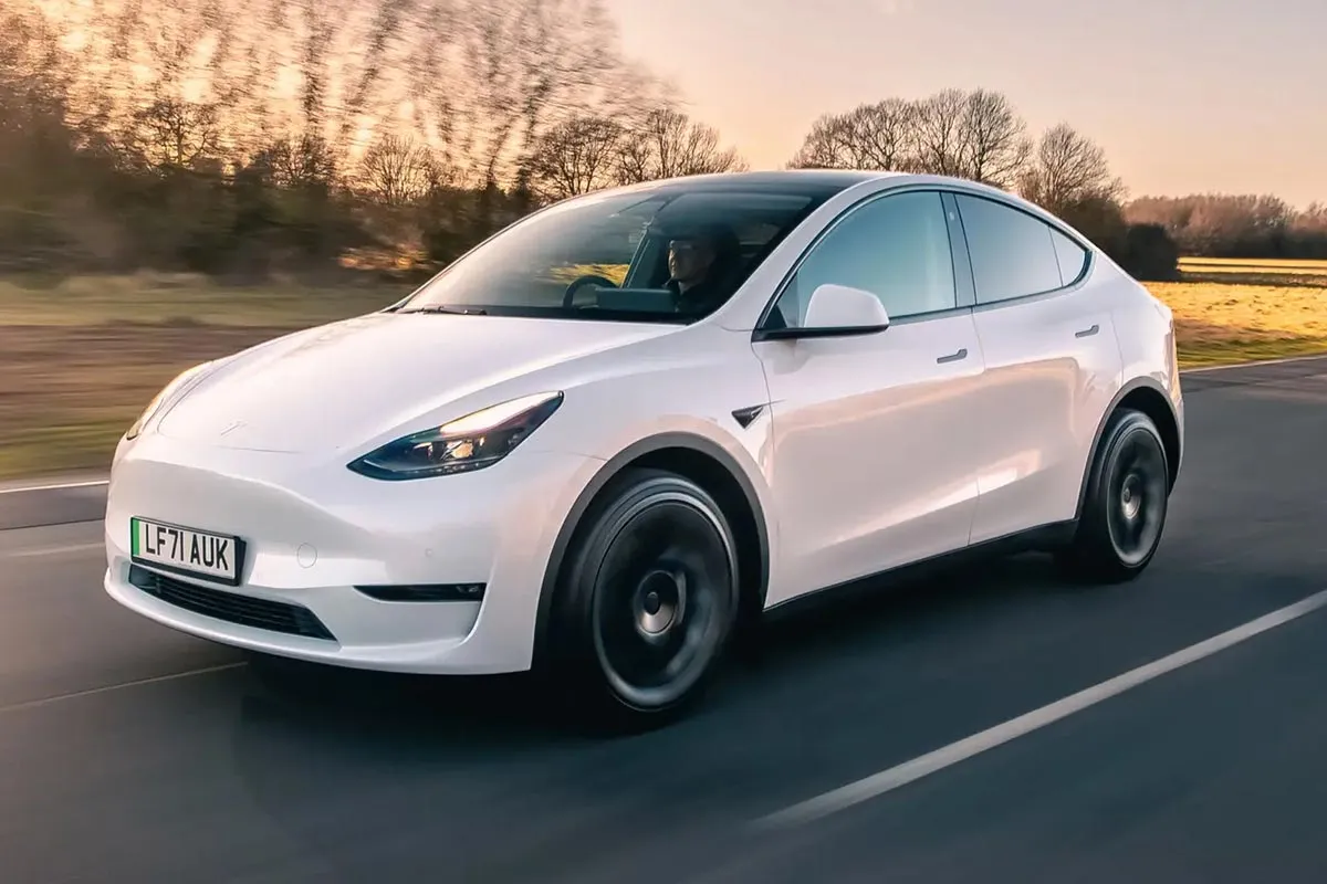 Электромобиль Tesla Model Y.