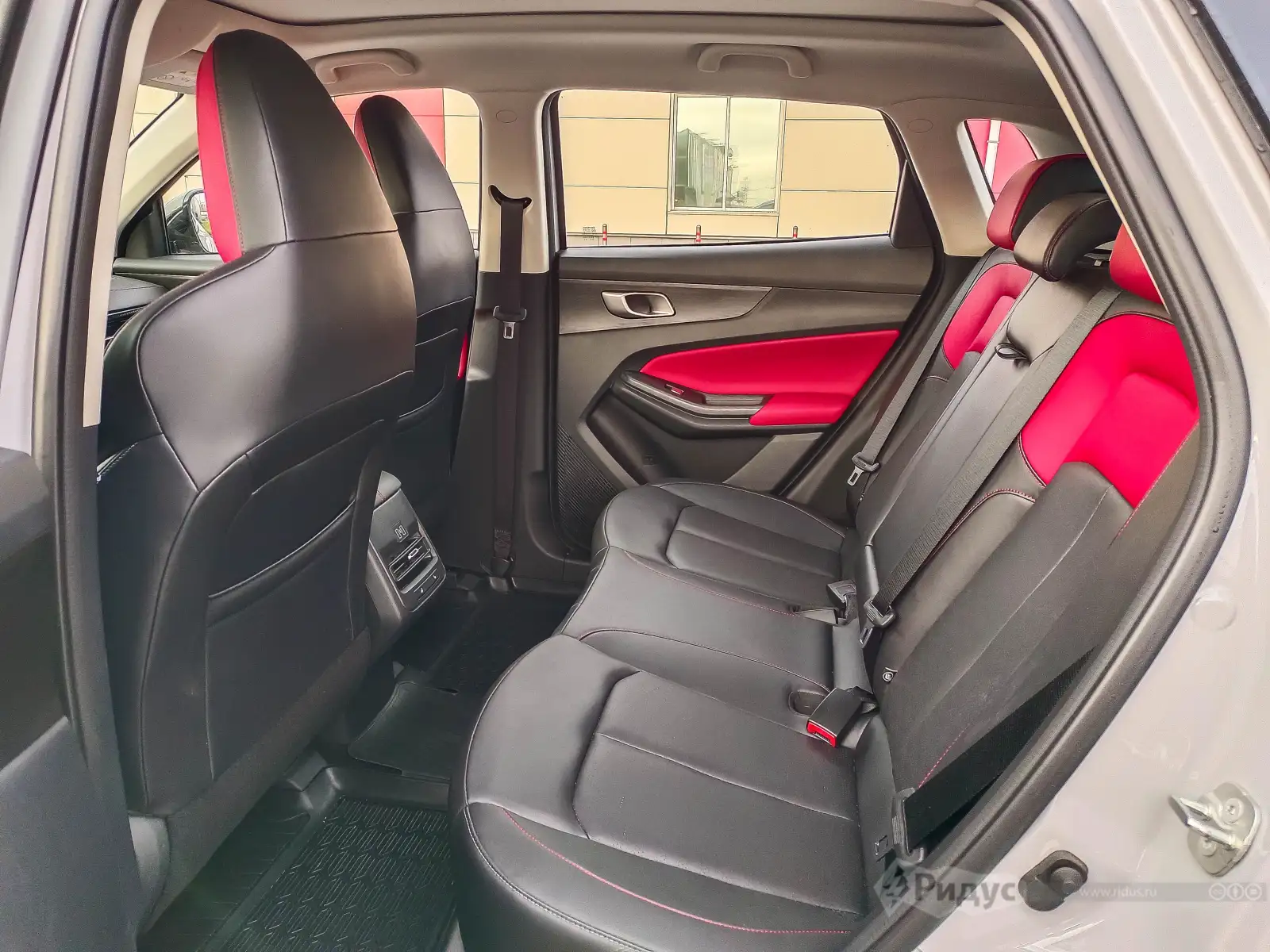 Changan UNI-S, задний ряд.  