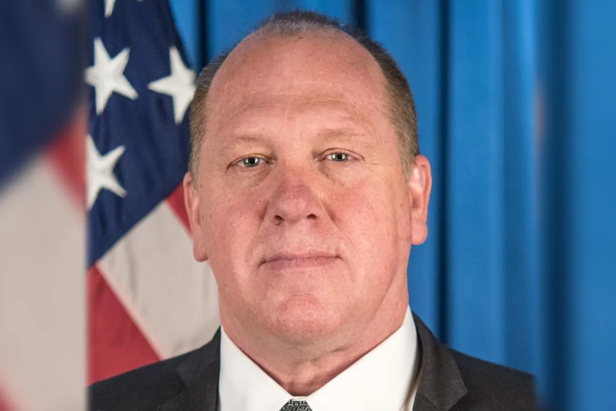 Бывший исполняющий обязанности директора Иммиграционной и таможенной полиции США Томас Хоман 