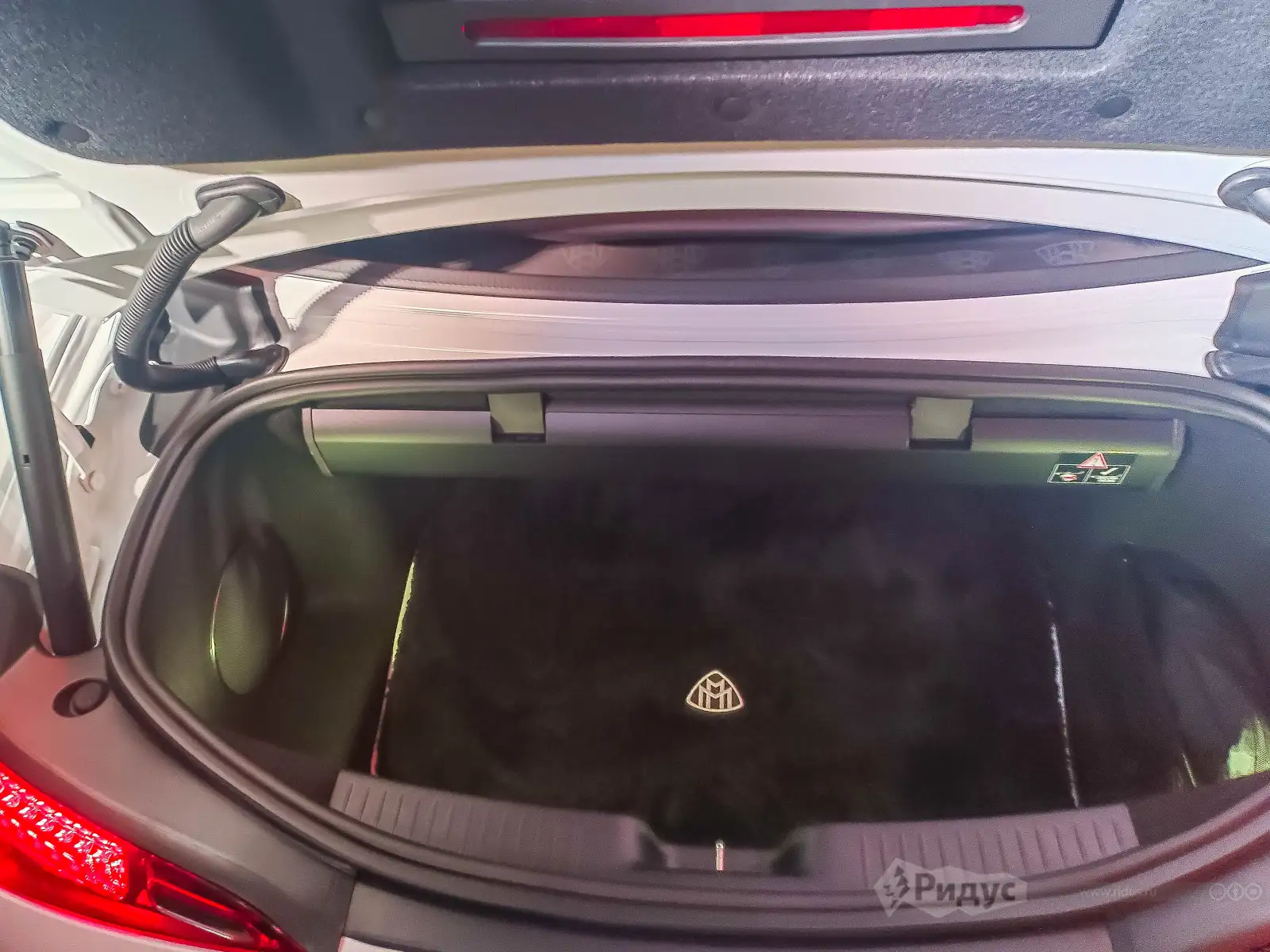Mercedes-Maybach SL 680 Monogram, багажник. Mercedes-Maybach SL 680 Monogram, багажник.
