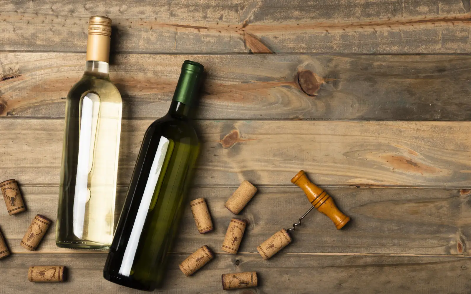 Бутылки с вином.